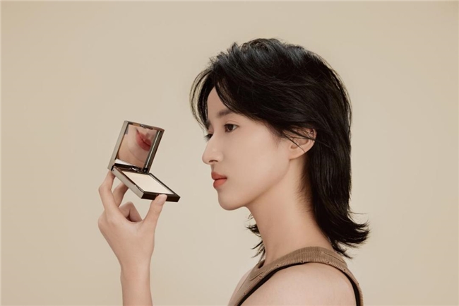 Funny Elves方里柔焦蜜粉饼，一饼多效速成底妆