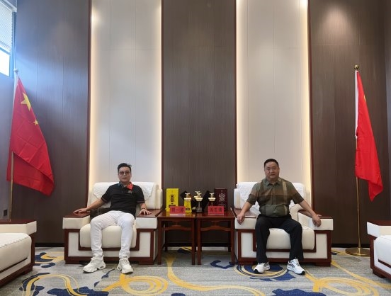 劉一濤率團考察中健昊天酒業,認為頻率醬香酒顛覆傳統白酒行業