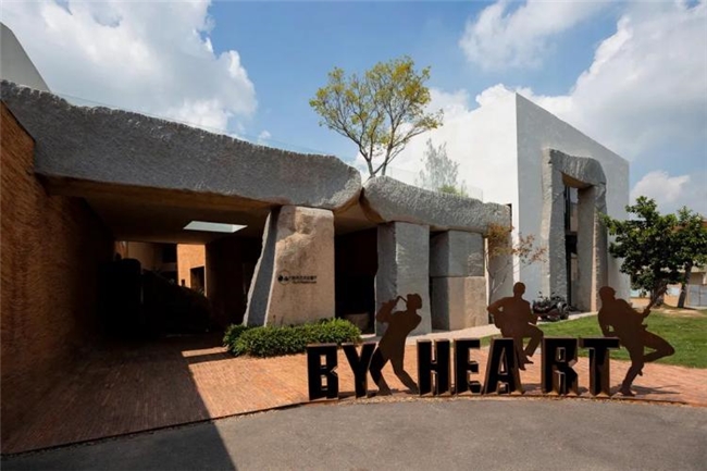 “出砖入石”，传统建筑智慧在当代设计中的生命力延续与创新实践