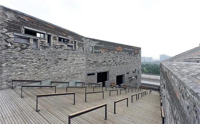 “出砖入石”，传统建筑智慧在当代设计中的生命力延续与创新实践