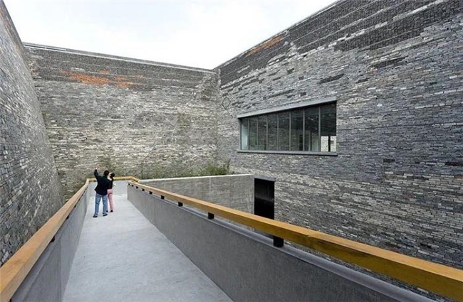 “出砖入石”，传统建筑智慧在当代设计中的生命力延续与创新实践