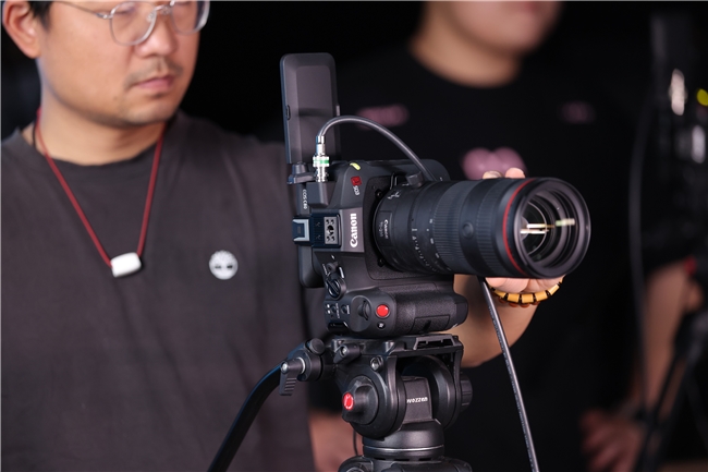 打造明星感直播，头部团播直播间深度部署佳直播解决方案