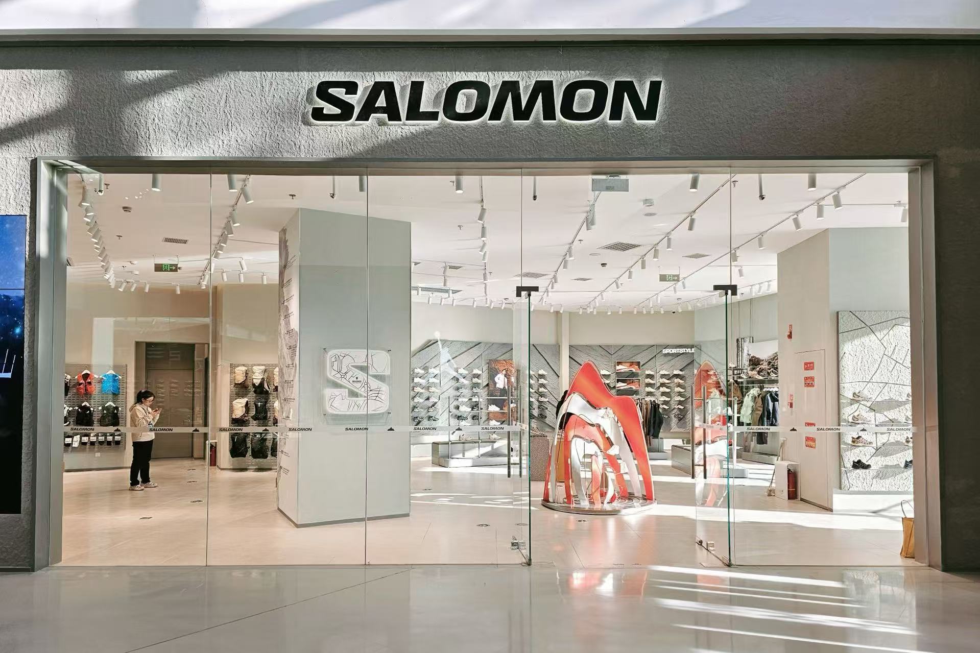 SALOMON门店外立面.jpg