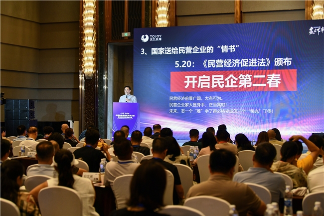 卢俊卿演讲走进南宁：从实战接班到数智转型，民企突围有良方