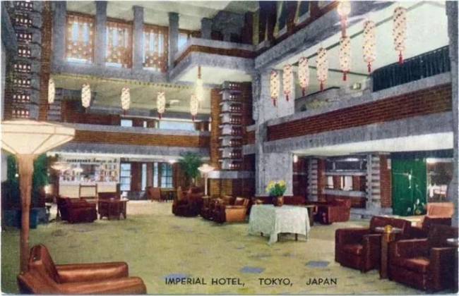 弗兰克・劳埃德・赖特与东京帝国酒店 “孔雀椅”，几何美学的经典之作