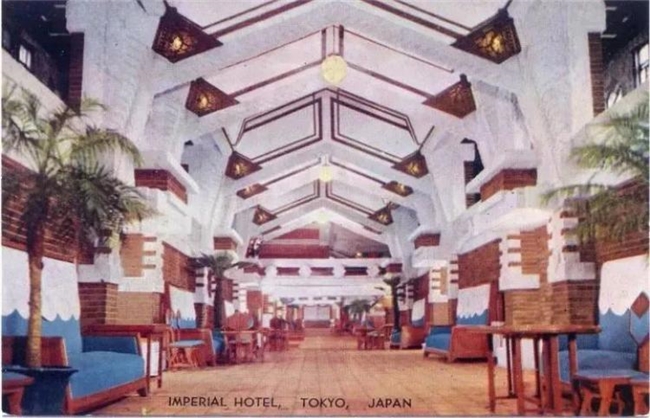 弗兰克・劳埃德・赖特与东京帝国酒店 “孔雀椅”，几何美学的经典之作