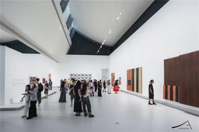 肖恩・斯库利西南首展亮相川音美术馆，当抽象艺术邂逅东西方哲学的 “崇高与虚空”