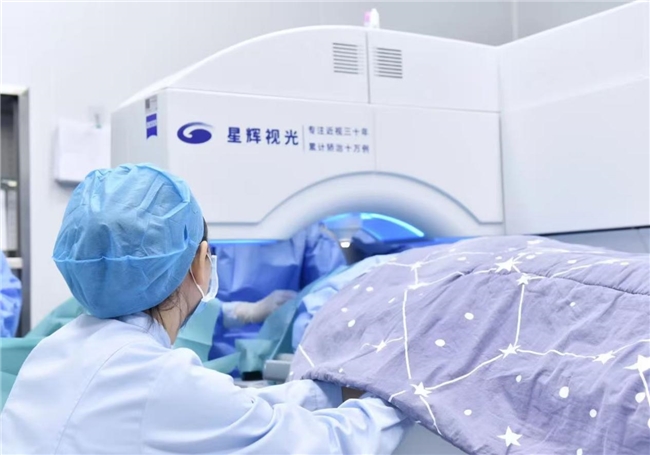 口碑如光，终会照亮街巷  ——星辉眼科汪辉教授与深巷里的目光重塑之路