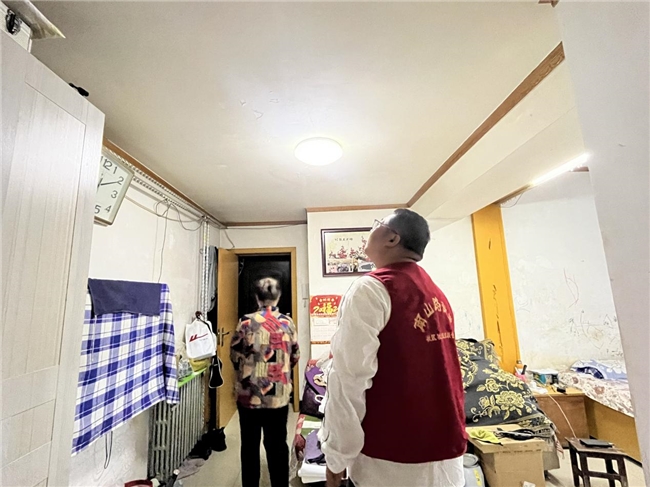 用心化解“漏水”争端 用情共建睦邻家园