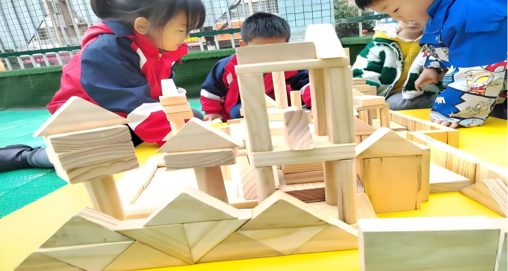航天日科普行：贵州航天职业技术学院“云翼智创”团队携 STEM 教育点亮仁江小学航天梦