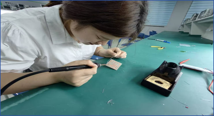 航天日科普行：贵州航天职业技术学院“云翼智创”团队携 STEM 教育点亮仁江小学航天梦