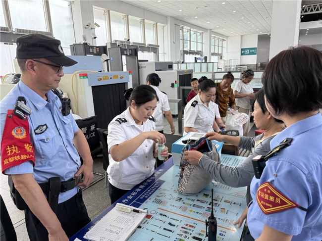 强安检队伍,吹响客运提质“冲锋号”(图1)