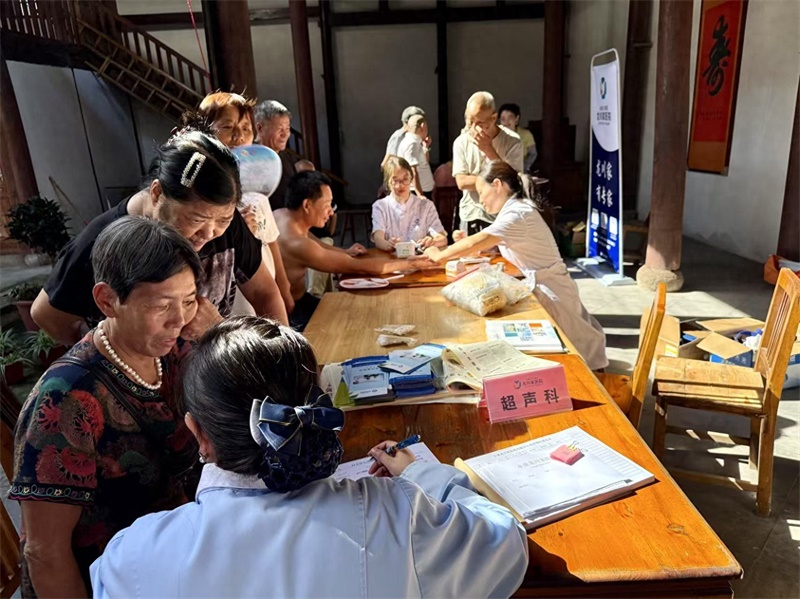 “党建引领，志愿同行”永康市红十字志愿服务活动走进象珠镇派溪吕村