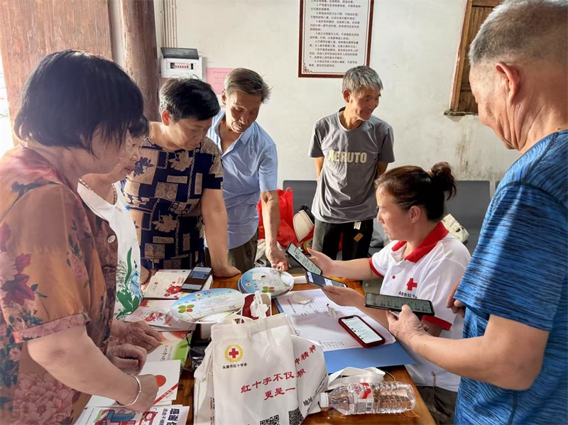 “党建引领，志愿同行”永康市红十字志愿服务活动走进象珠镇派溪吕村