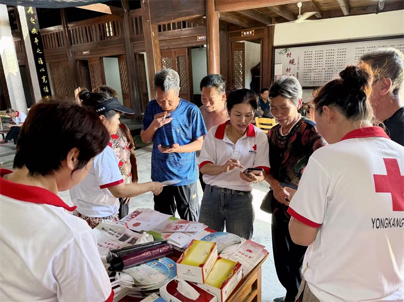 “党建引领，志愿同行”永康市红十字志愿服务活动走进象珠镇派溪吕村