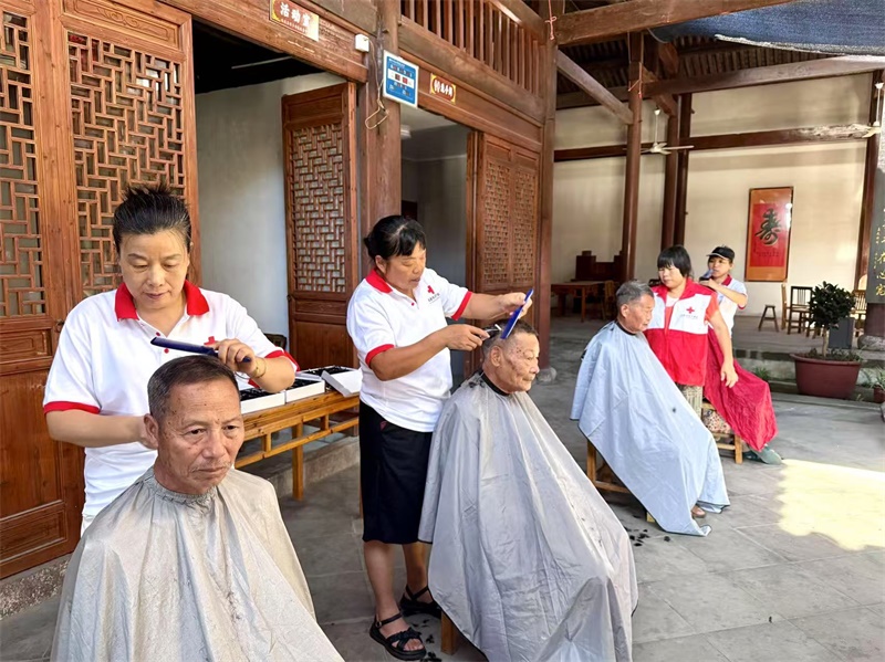 “党建引领，志愿同行”永康市红十字志愿服务活动走进象珠镇派溪吕村