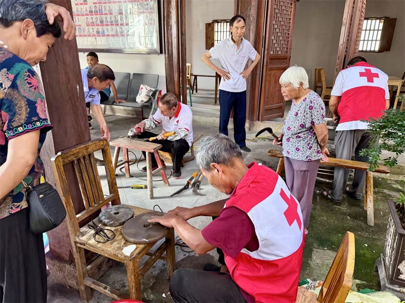 “党建引领，志愿同行”永康市红十字志愿服务活动走进象珠镇派溪吕村