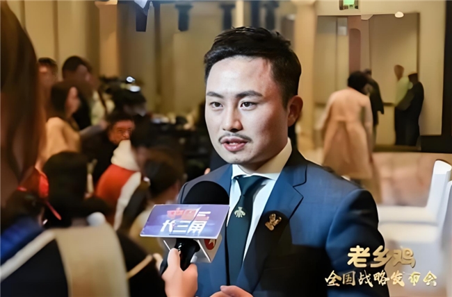 束小龙引领数字化变革，老乡鸡冲击IPO，开启智慧餐饮新时代