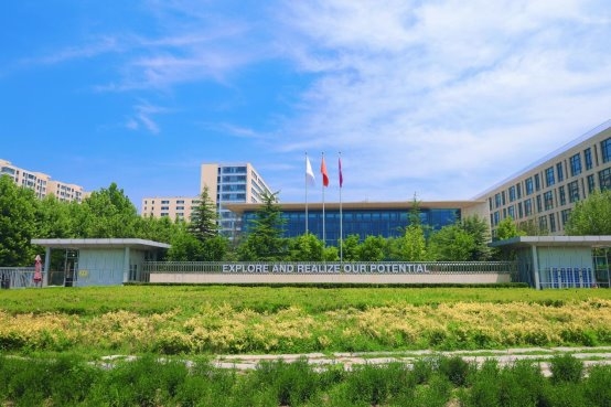 拥抱不确定，点亮无限可能：辛颖校长的教育“造光”工程