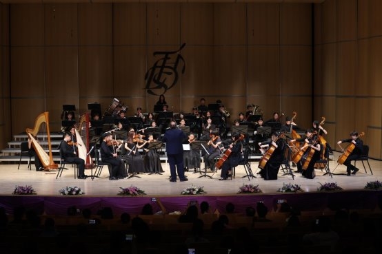 拥抱不确定，点亮无限可能：辛颖校长的教育“造光”工程