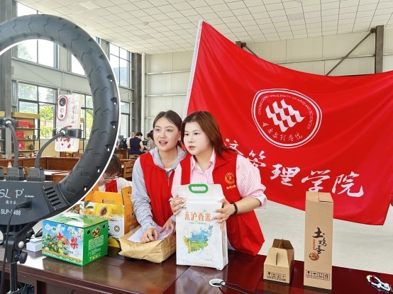 普法宣讲团下乡面对面宣传法律法规(图3)