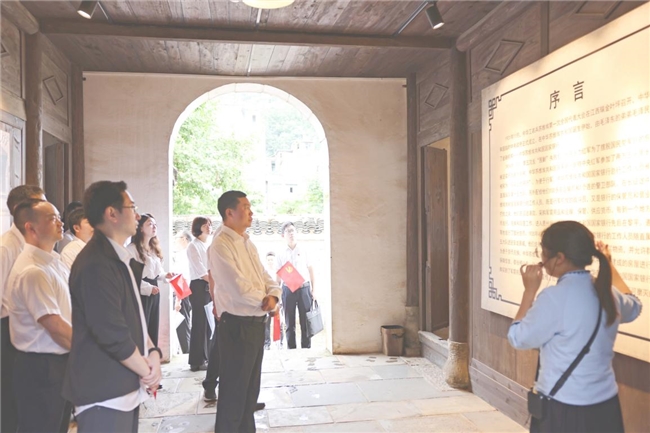 农发行黔西南州分行开展“七一”主题党日活动