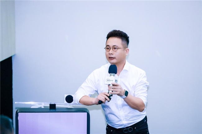 SENG CUCINE ×梁朋意友，与大师共话不锈钢高定新范式