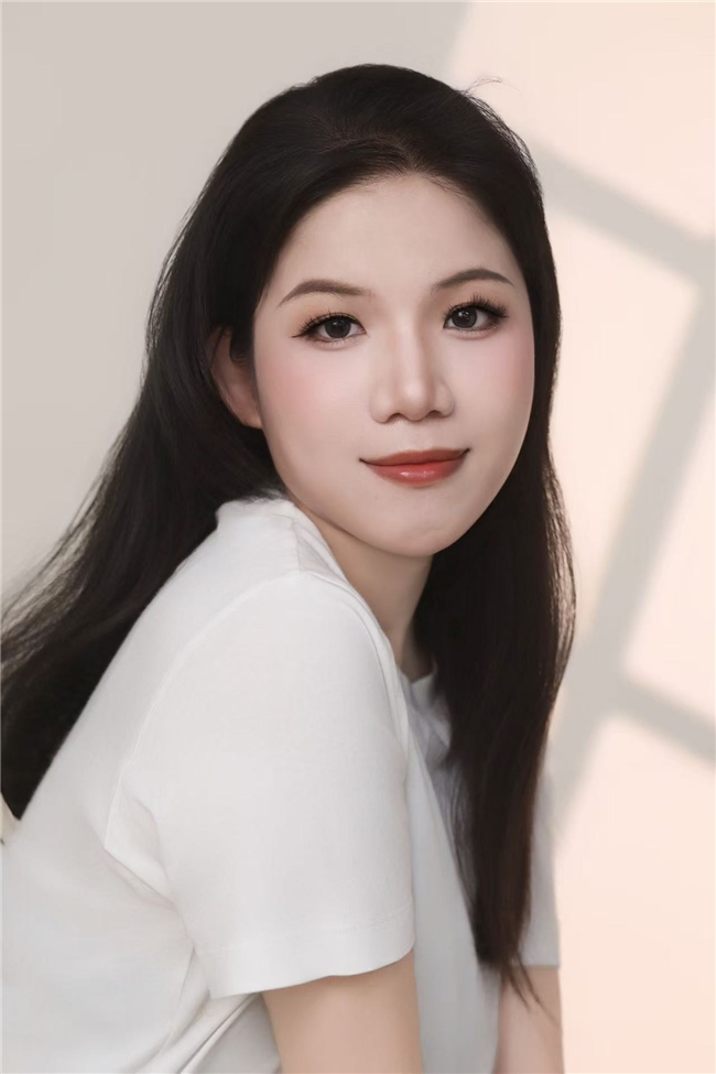 模特卢晓燕；时尚气质形象，签约网拍模特新征程