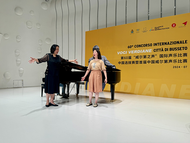 2 比赛评委、上海音乐学院博导李秀英教授上公开课.jpg