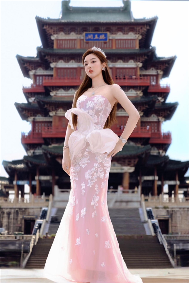 世界小姐形象大使张馨予出席74届世界小姐江西赛区全球新闻发布会 滕王阁畔共话中国新时代女性价值