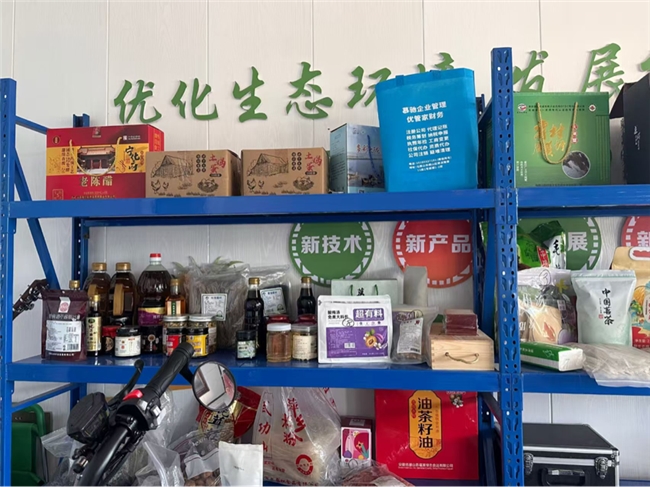 学子三下乡：直播助农探新路，田埂问卷话振兴(图2)