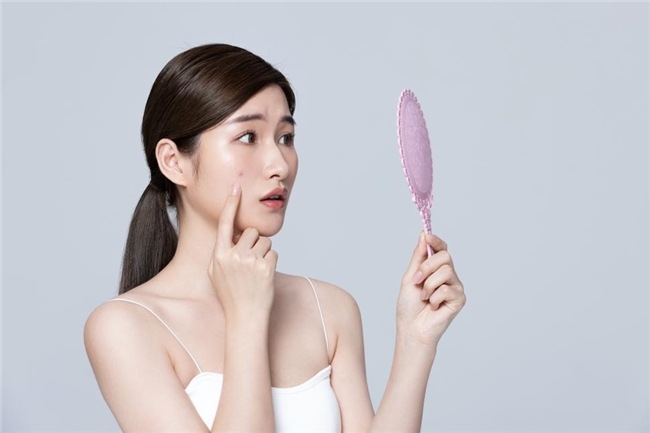 多囊引发的痤疮、多毛有救了！必可欣PCOS还你自信笑容