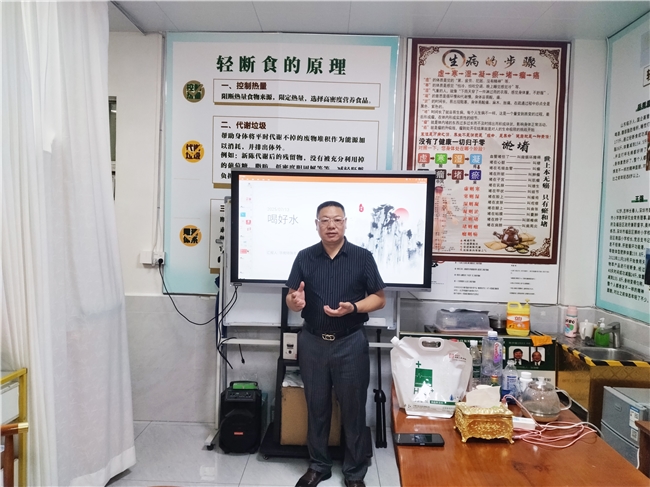 华南特殊疗法健康养生特邀华夏水务孔德龙先生走进南庄社区科普健康饮水知识
