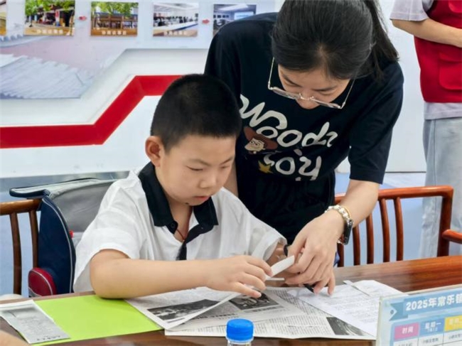 南通开放大学学子巧用艺术疗愈童心：画笔拼贴织就暑期“心”防线(图3)