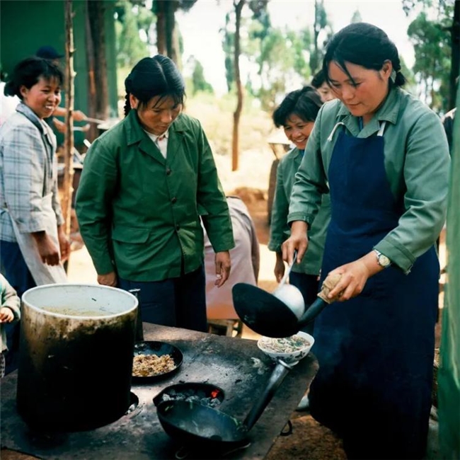 秋山亮二，7000张尘封底片里的80年代中国影像