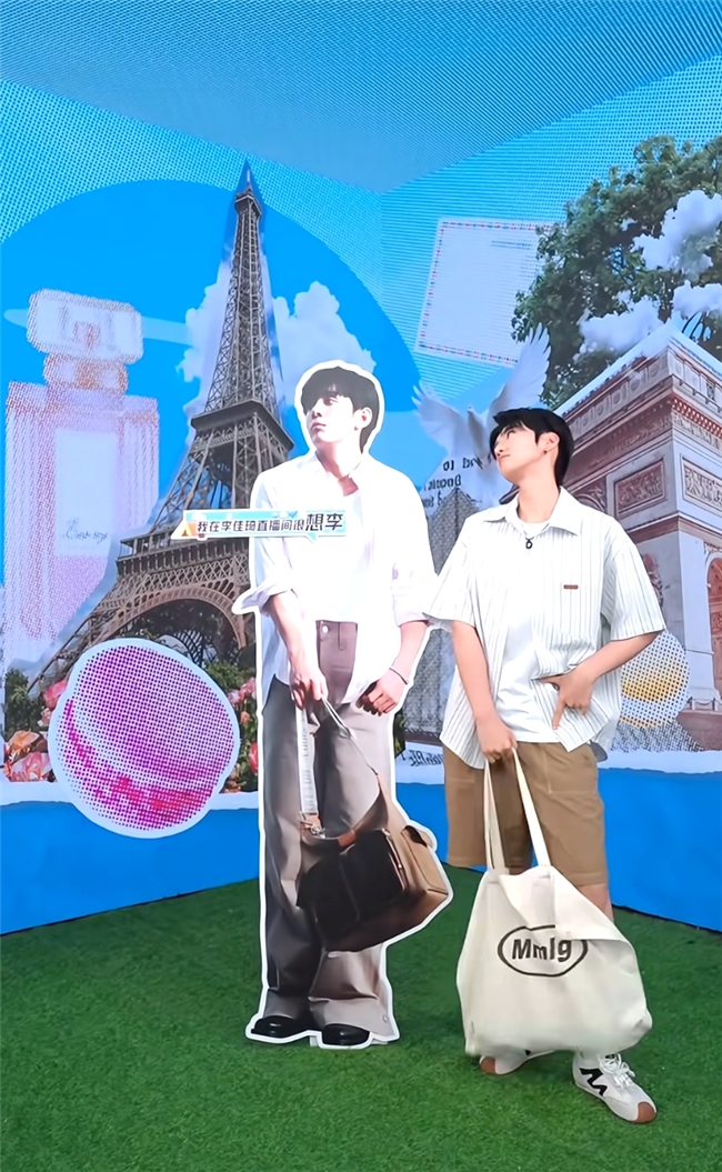 李佳琦直播间：创新形式引领潮流，沉浸式体验俘获人心