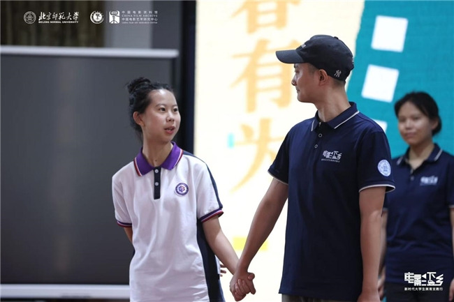 现场报道 ｜“电影下乡——新时代大学生美育支教云南行”成果展演完美收官(图7)