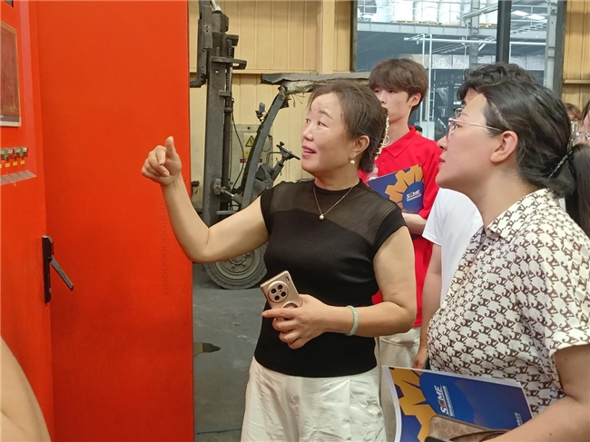 青科大高分子学子探秘东盛橡胶:一场产学研碰撞的实践课堂(图3) 青科大高分子学子探秘东盛橡胶:一场产学研碰撞的实践课堂(图3)