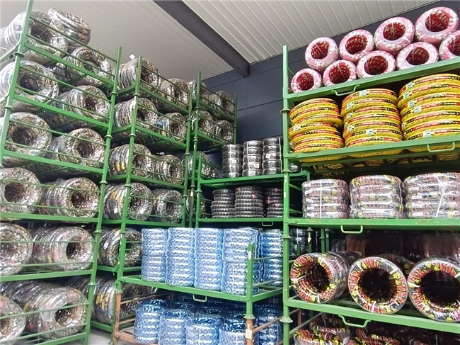 青科大高分子学子探秘东盛橡胶:一场产学研碰撞的实践课堂(图6) 青科大高分子学子探秘东盛橡胶:一场产学研碰撞的实践课堂(图6)