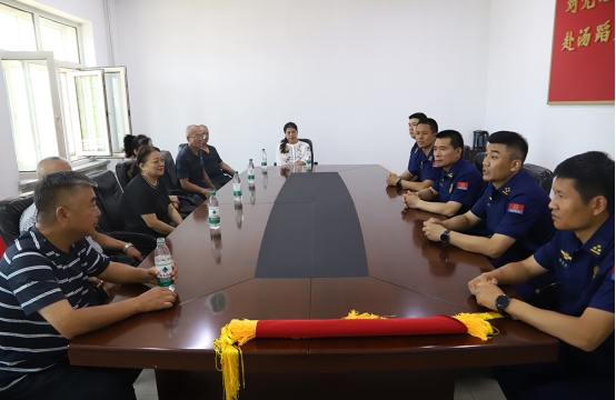 情系消防送锦旗 人民消防为人民(图4)