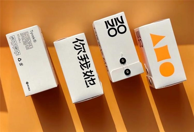 深圳设计师彭卡爆，用色彩与设计编织多元世界