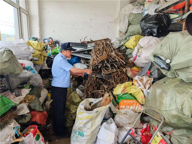 通化铁路公安处朝阳镇站派出所开展废品回收站专项检查(图1)