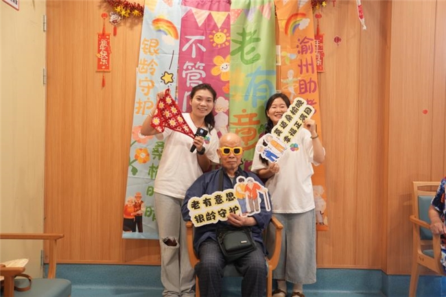 青年学子“三下乡”：守护“银龄”健康 共筑桑榆晚晴——重庆工商职业学院“老有意思”实践团开展助老服务(图2)