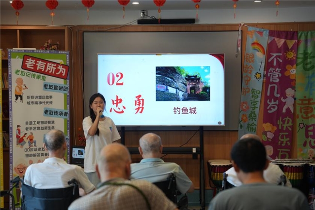 青年学子“三下乡”：守护“银龄”健康 共筑桑榆晚晴——重庆工商职业学院“老有意思”实践团开展助老服务(图3)