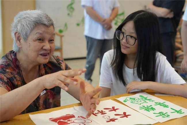 青年学子“三下乡”：守护“银龄”健康 共筑桑榆晚晴——重庆工商职业学院“老有意思”实践团开展助老服务(图5)