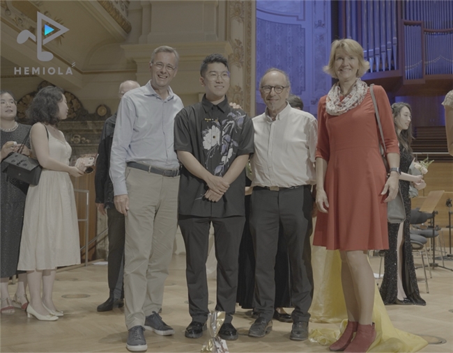 全场起立鼓掌，掌声雷动数分钟——赫米奥拉协奏曲音乐会在德国伍珀塔尔历史市政音乐厅震撼上演，获评“爆炸性成功”(图8)