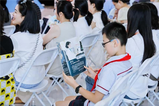 青少年人工智能素养期刊《科普周报》“AI来了”在第33届全国书博会重磅发布(图9)