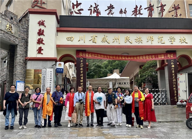 爱心跨越千里 鼎植口腔以爱助力阿坝学子逐梦