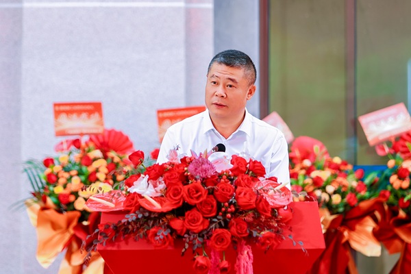 2陈飞国.JPG 2陈飞国.JPG