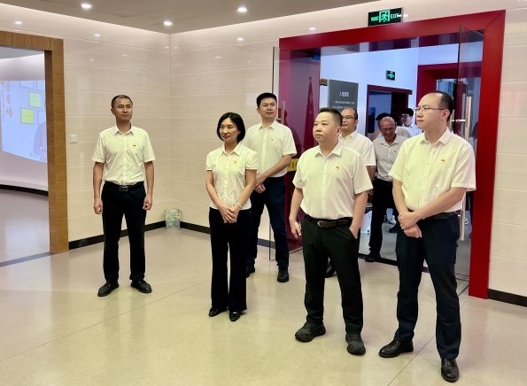 泉州市分行本级第一、第二党支部、德化县支行党支部与人民银行泉州市分行国际收支科党支部、外汇管理一科党支部、人民银行泉州市分行德化营管部党支部开展主题党日共建活动